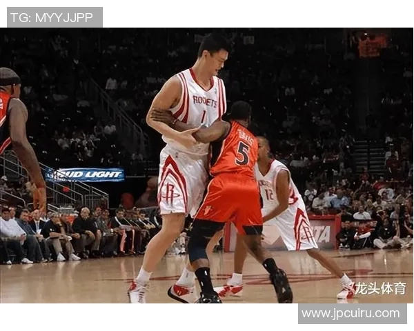 姚明在比赛中砍下21分展现出色表现助力球队取得胜利