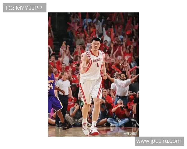 姚明挑战极限展现力量与技巧的勉强扣篮瞬间引发热议