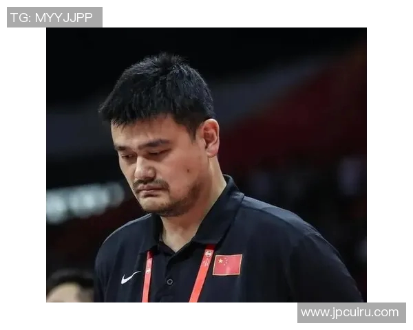 姚明在篮球场上的力量不足以支撑他的职业生涯发展与球队表现分析