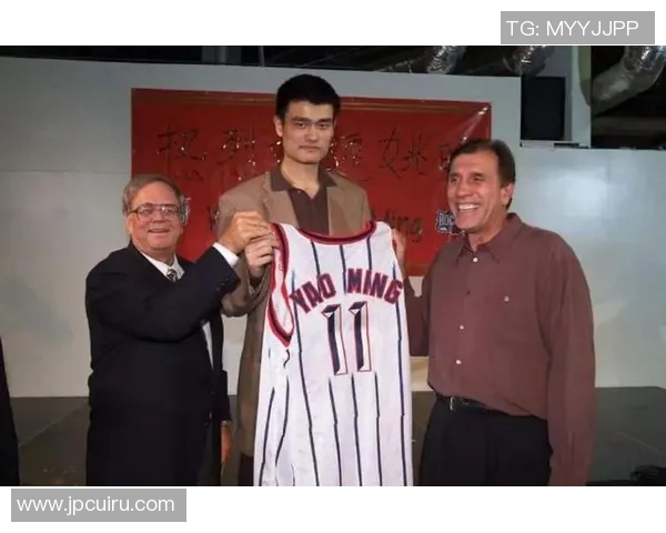 姚明在2008年展现多重身份与成就的传奇之旅 姚明在2008年展现多重身份与成就的传奇之旅