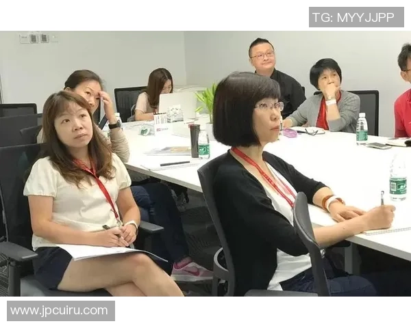 美国女职足球明星的崛起与影响力探讨及其对女性体育发展的推动作用 美国女职足球明星的崛起与影响力探讨及其对女性体育发展的推动作用