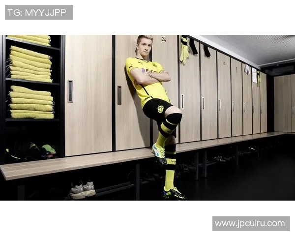 足球明星脚样图片展示与解析揭示运动员的独特风采与技术特点