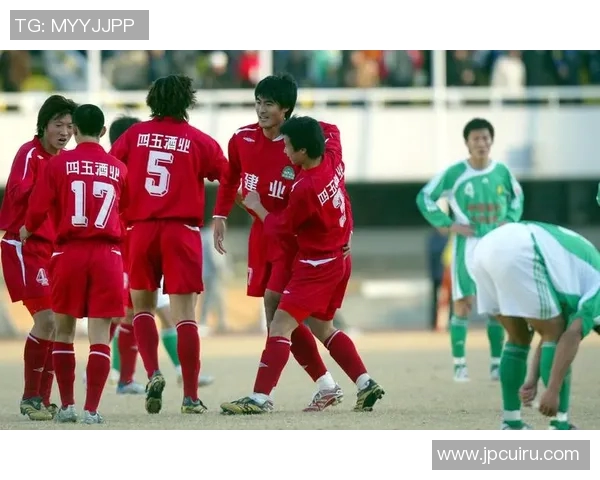 中超联赛精彩对决大连队迎战河南建业队争夺宝贵积分